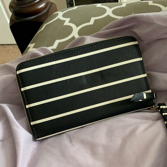 ❌SOLD❌ Betsey Johnson Wallet Lot (5 Wallets) - Picture 11 of 15